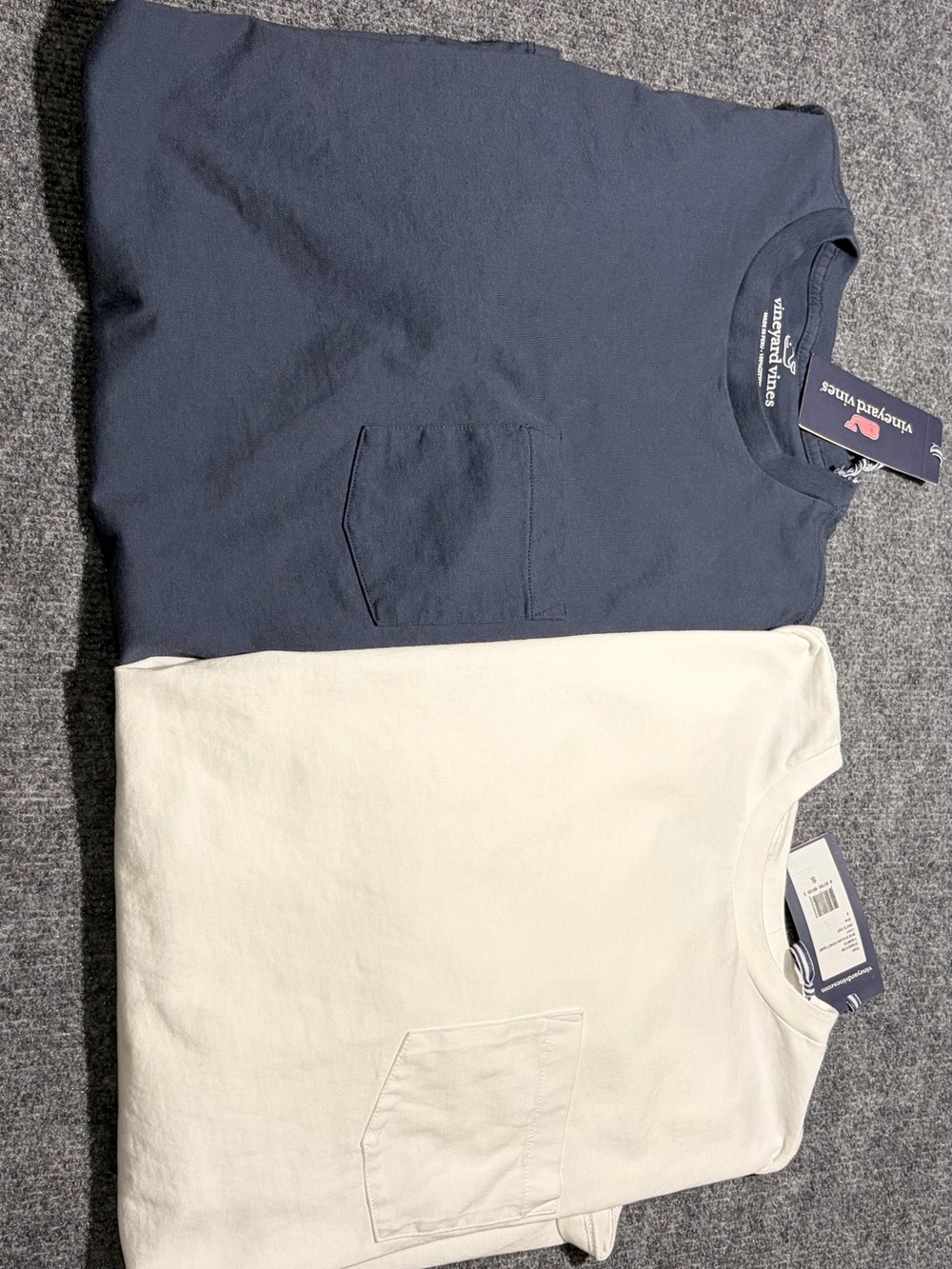 Vineyard Vines Short-Sleeve Pocket Tee in Navy & Cream